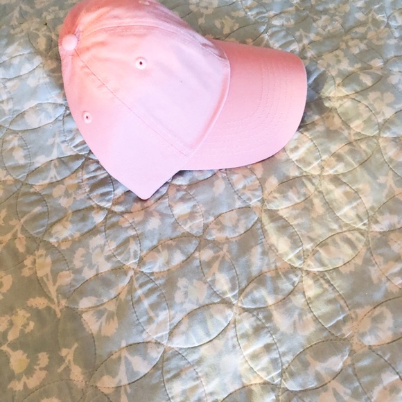 Women’s Caps - Picture 10 of 16